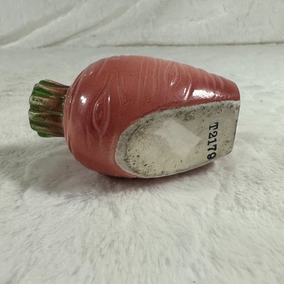Vintage kitschy ceramic Mouse in Carrot Toothpick Holder Hand Painted 1950’s - Picture 4 of 7